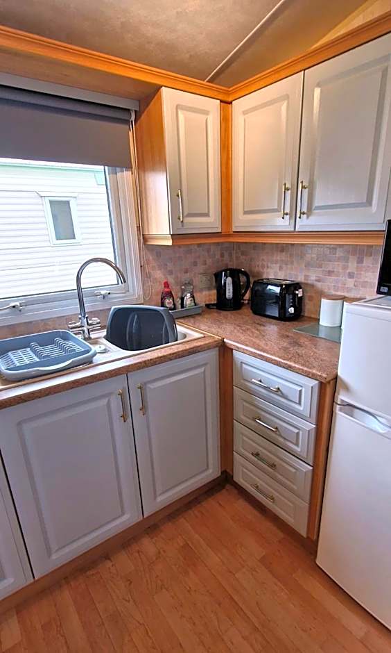 MOLLIES DEN 2 8 Berth 3 Bedrooms The Grange Holiday Park INGOLDMELLS