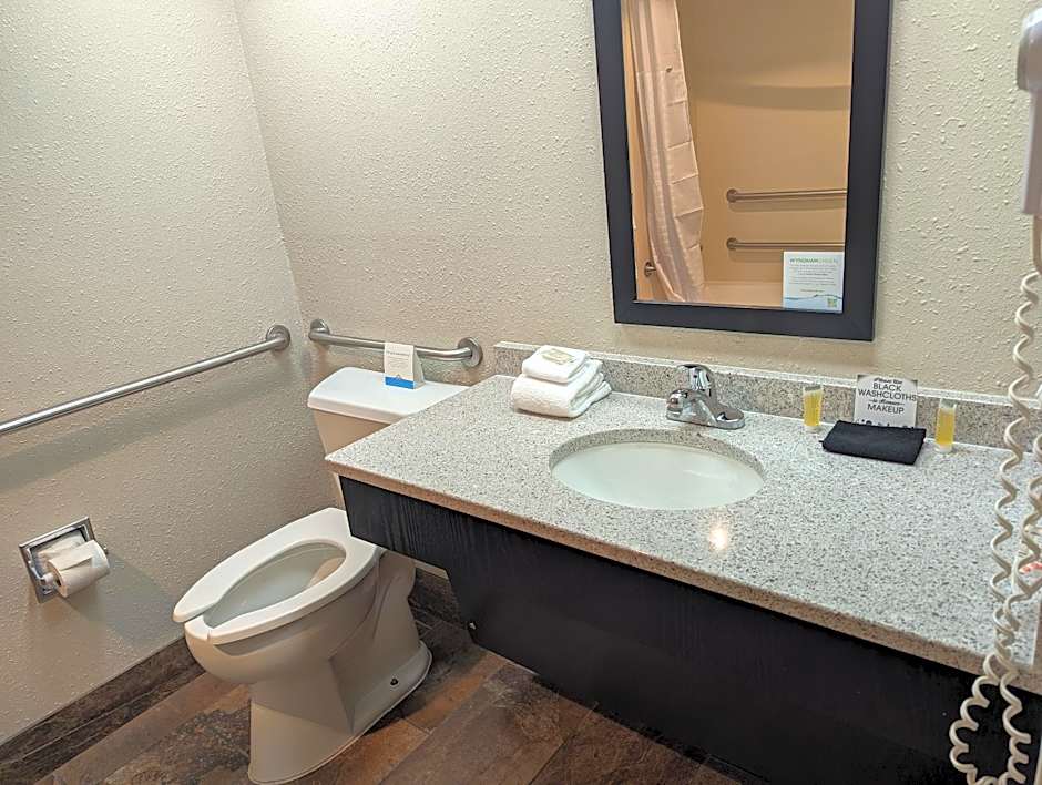 Days Inn by Wyndham Fargo