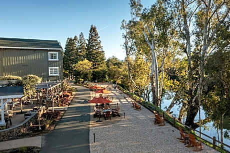 River Terrace Inn