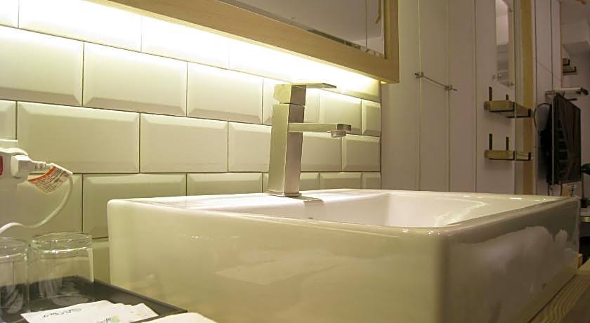 Formosa Boulevard Station Garden Hotel