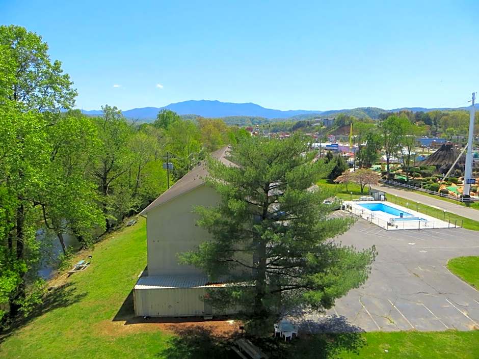 River Place Inn & Cabins