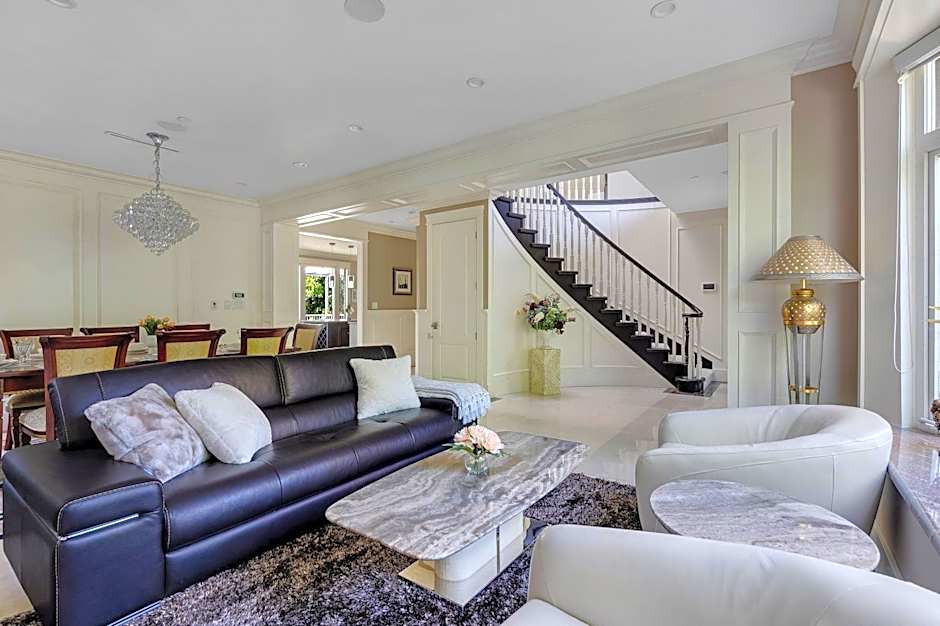 Luxurious Multi-Family Home in Vancouver West, 10 Mins Downtown