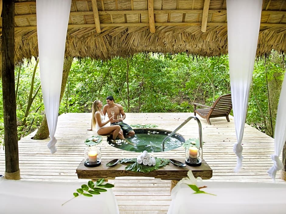 Casa Bonita Tropical Lodge