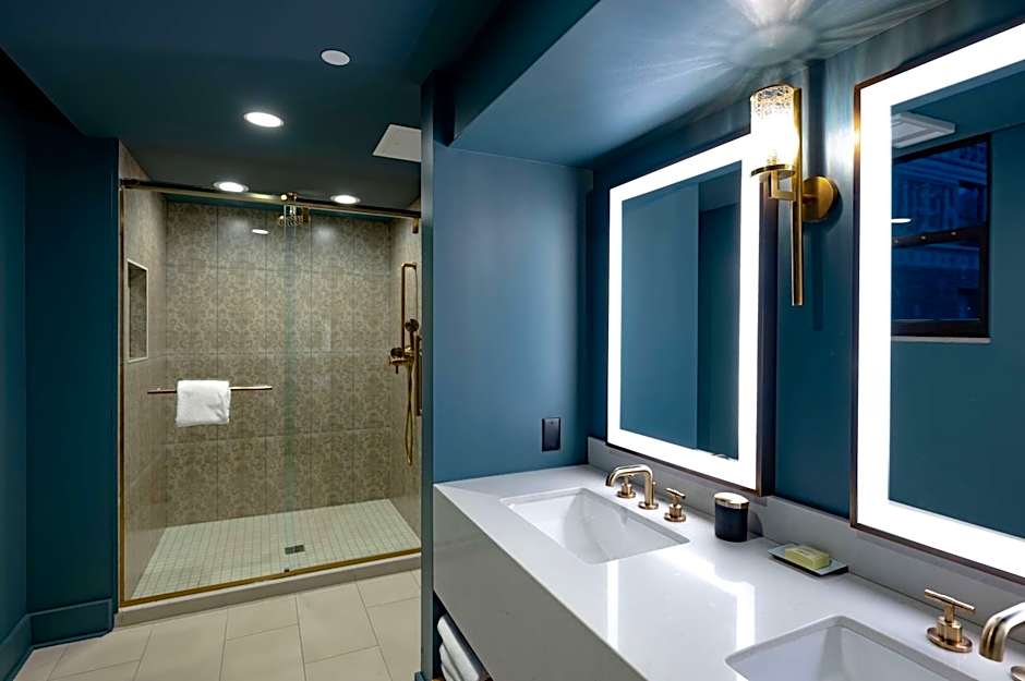Hotel Fort Des Moines, Curio Collection by Hilton