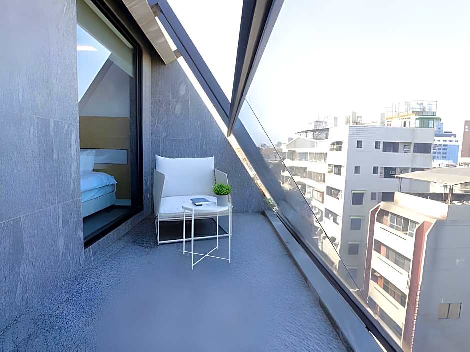 Slow Town Hotel - Glowing