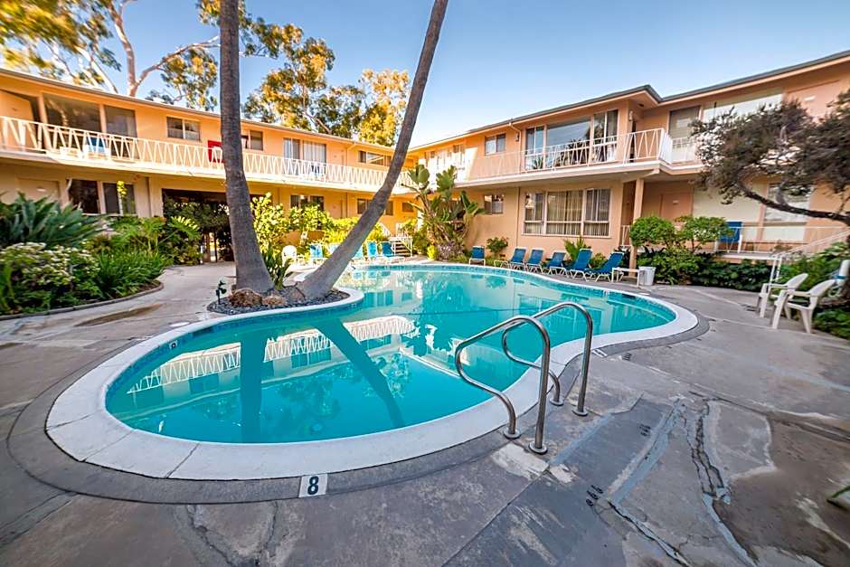 Cal Mar Hotel Suites