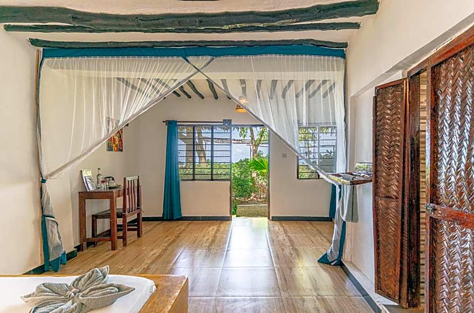 Red Monkey Beach Lodge