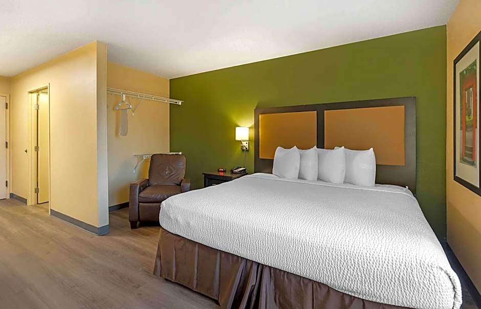 Extended Stay America Select Suites - St. Louis - Airport - Central
