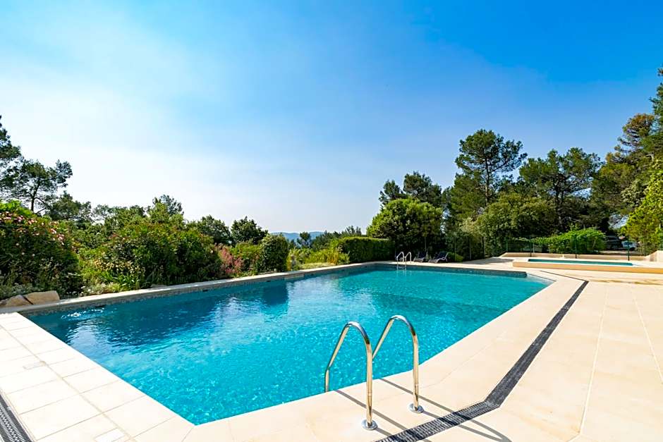 Les Arbousiers Village Hôtel Provençal