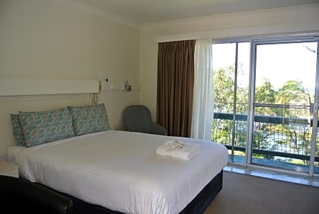 River View Room (R21) - Queen Bed