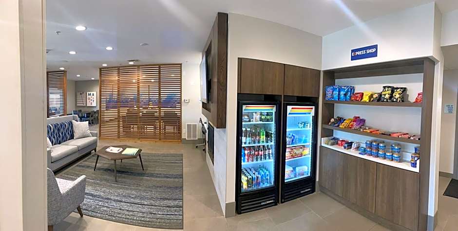 Holiday Inn Express & Suites Marquette By IHG