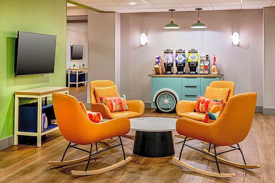 Spark by Hilton Denver International Airport