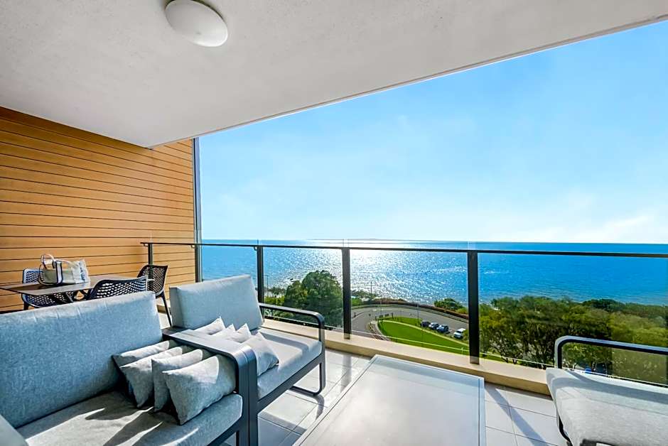 Oaks Redcliffe Mon Komo Suites