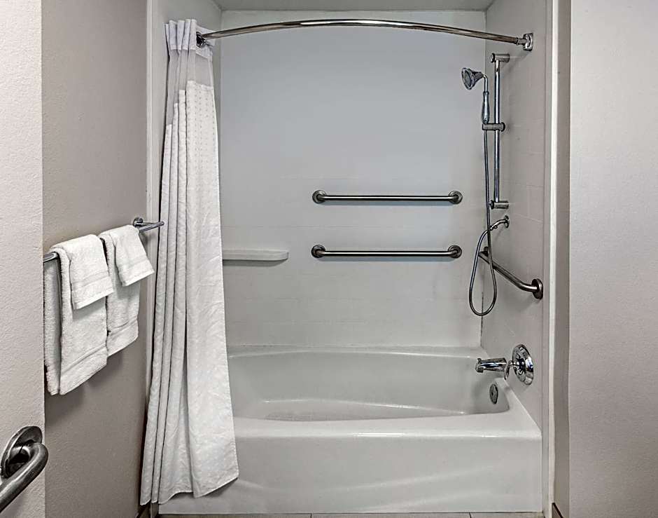 Holiday Inn Express & Suites Baton Rouge East By IHG