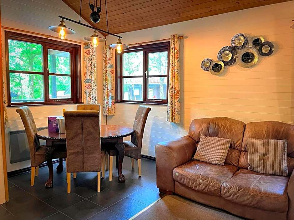 Goldcrest 3-Hot Tub-Woodland Lodges-Carmarthenshire-Tenby