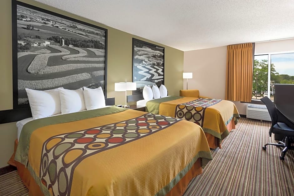 Super 8 by Wyndham Madison South