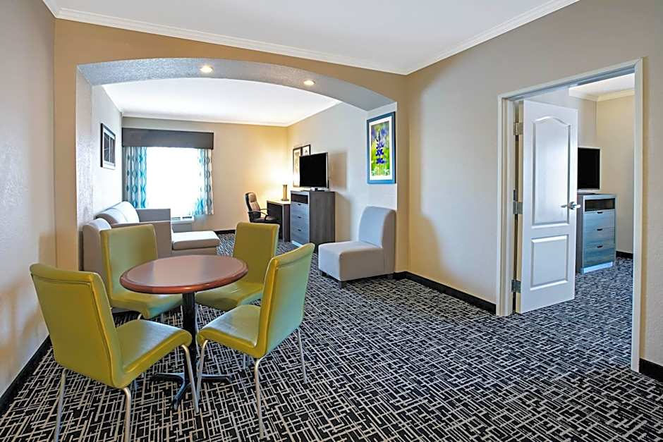 La Quinta Inn & Suites by Wyndham Garland Harbor Point