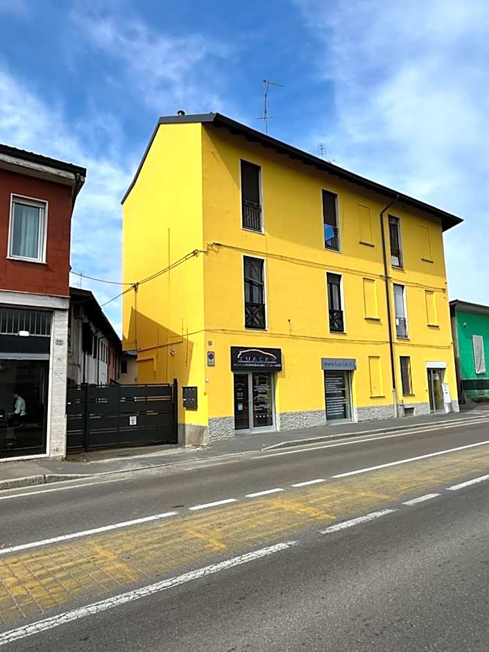 Room Saronno + B&B