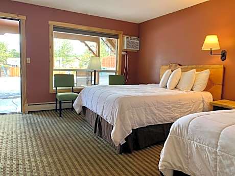 Queen Room with Two Queen Beds - Pet Friendly