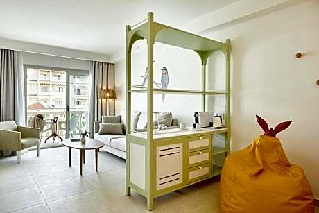 Family Premium Kids Garden