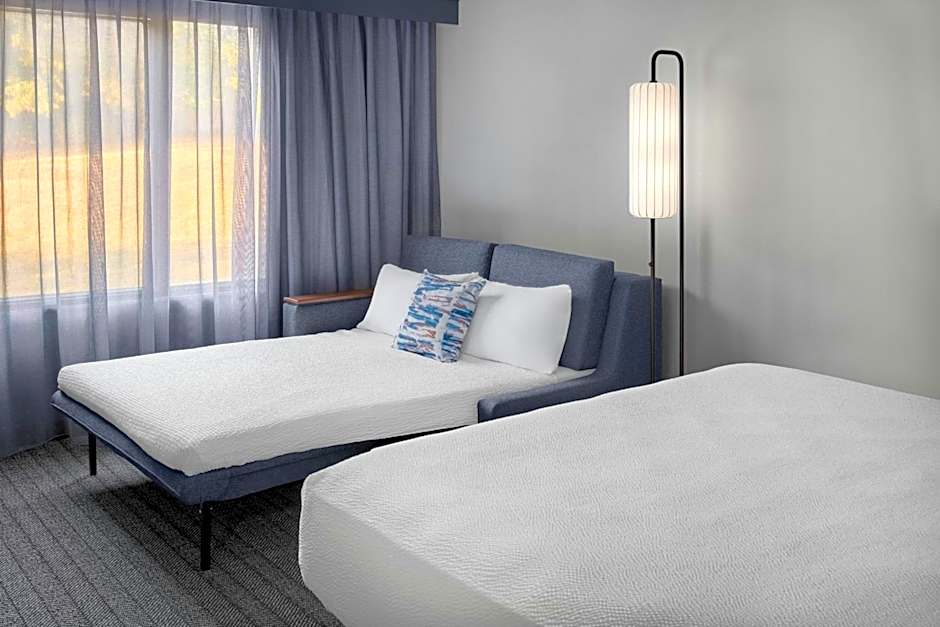 Courtyard by Marriott Kansas City Shawnee