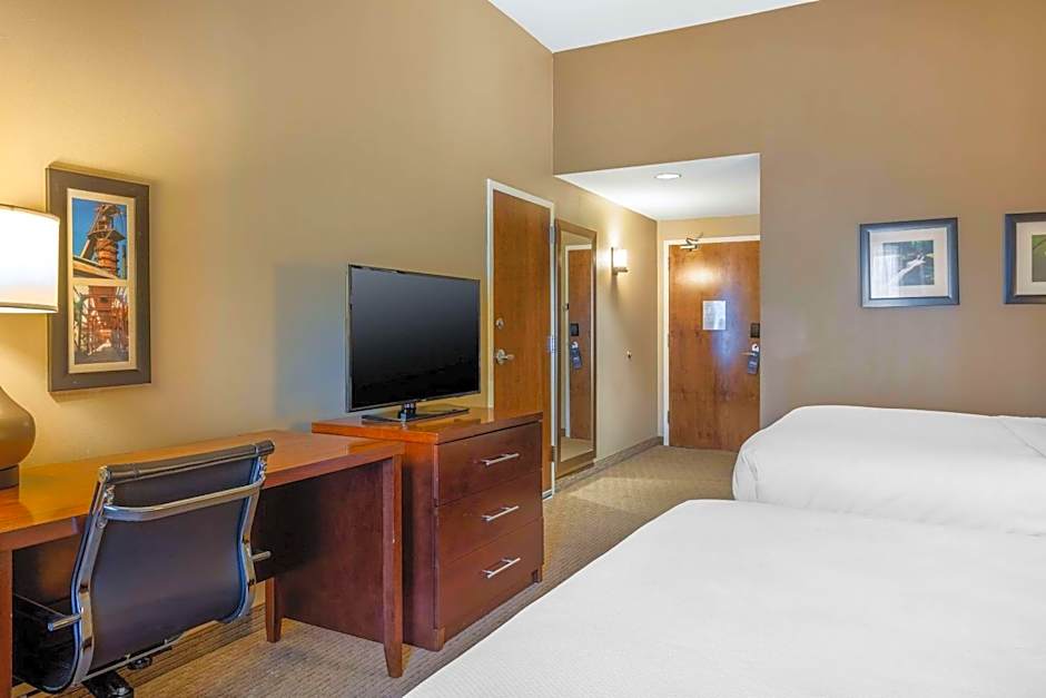 Comfort Inn & Suites At CrossPlex Village