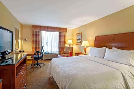 1 King Bed Whirlpool Nonsmoking