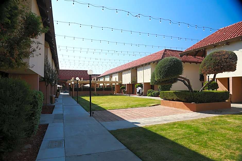 Ramada by Wyndham Fresno North