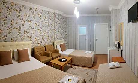 Quadruple Room with Street View