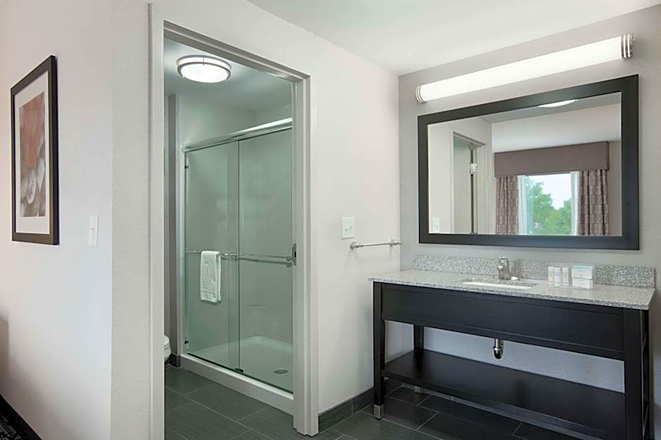 Hampton Inn By Hilton & Suites Roanoke Airport VA