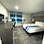 La Quinta Inn & Suites by Wyndham Indianapolis Airport Executive