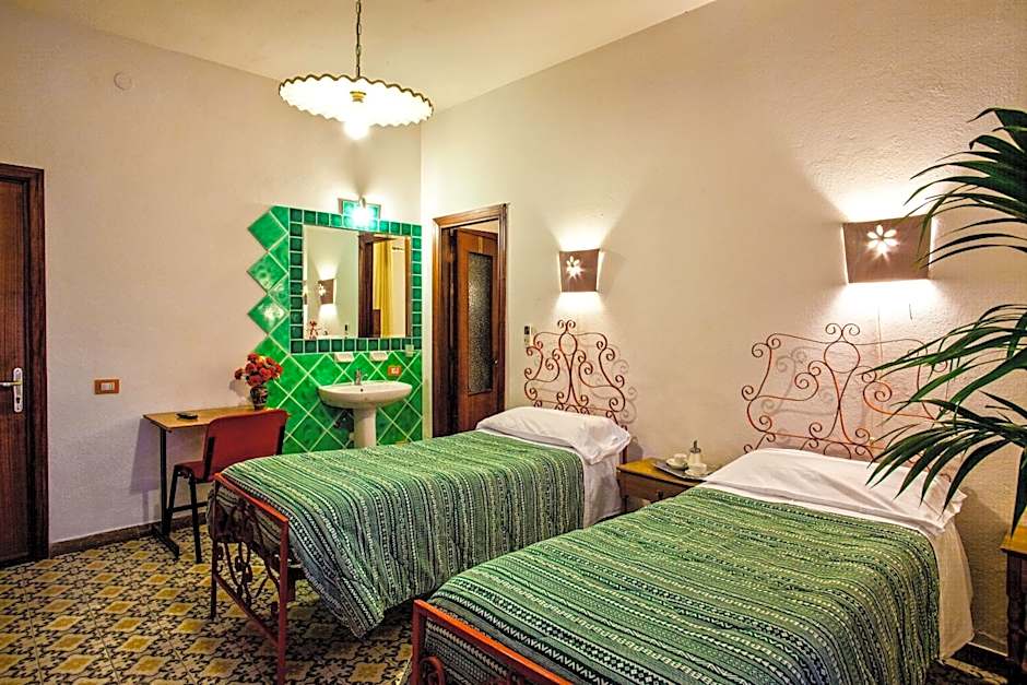 Hotel Villarosa con Vespa Rent