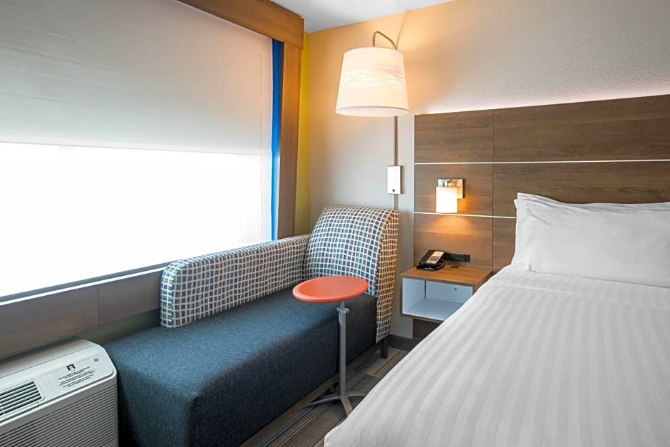 Holiday Inn Express & Suites Ludington