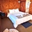 Room 3 - Downtown Joshua Tree Motel - Pet Friendly - Walk to Shops & Visitor Center, Minutes to Park Entrance