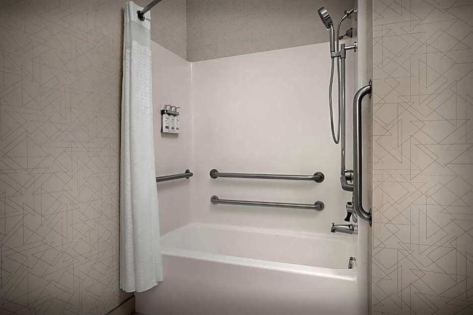 Holiday Inn Express Fargo - West Acres By IHG