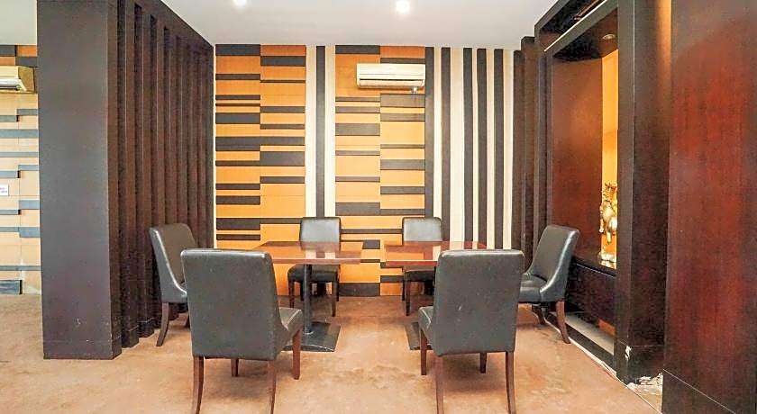 Collection O 252 Istana Permata Ngagel