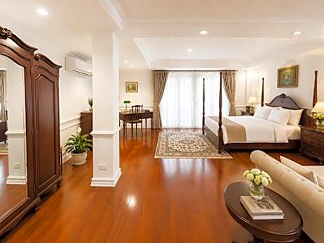 Colonial One Bedroom Deluxe Suite