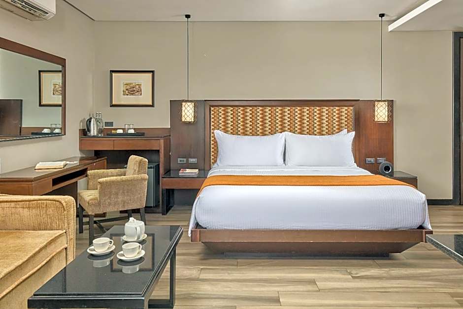 Photo 1 of 6 of Deluxe 1 King Bed, Bay View