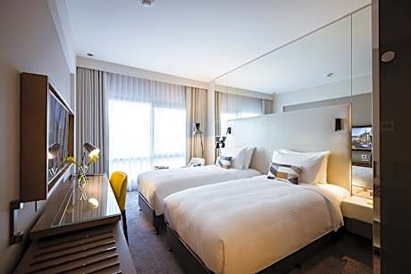 Family Suite ( One bedroom Suite + Centro Twin bedroom )