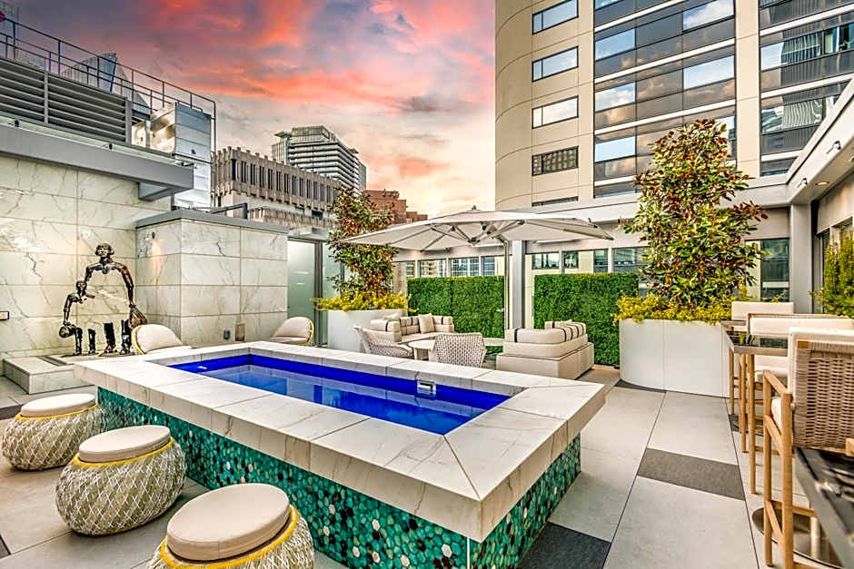 AZUR Legacy Collection Hotel