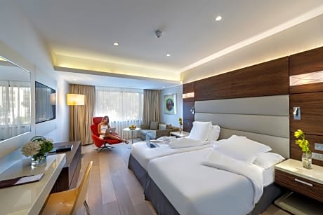 Family Room with Inland View (2 Adults + 2 Children)