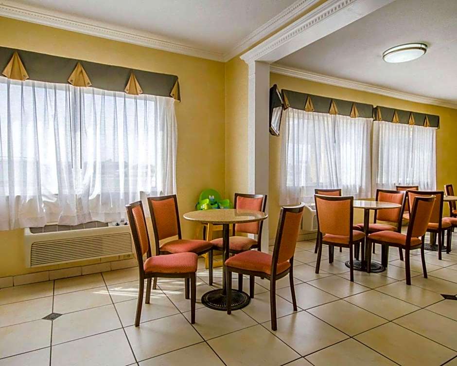 Quality Inn East Evansville