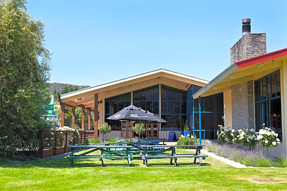 Wanaka Hotel