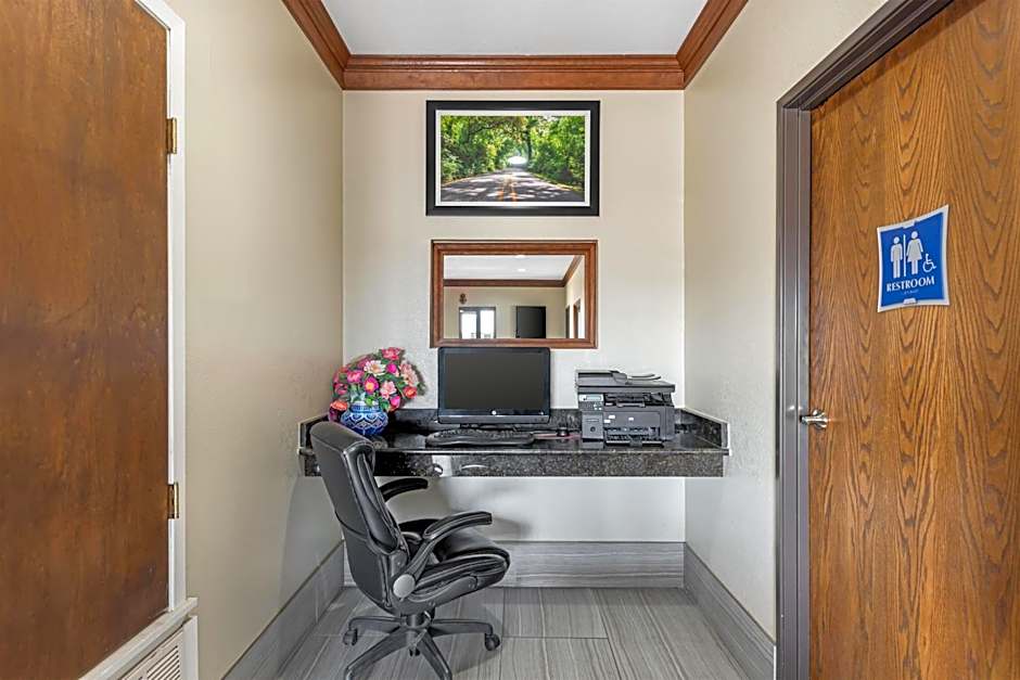 Best Western Regency Inn & Suites