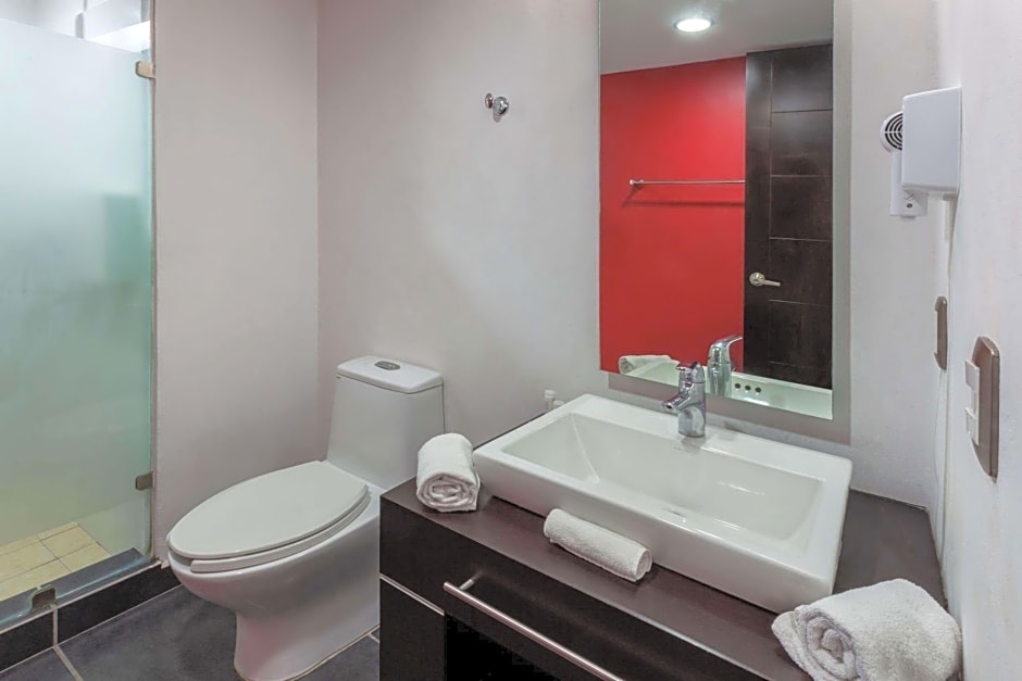 Ramada by Wyndham Acapulco Hotel & Suites