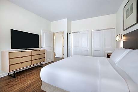 One-Bedroom King Suite