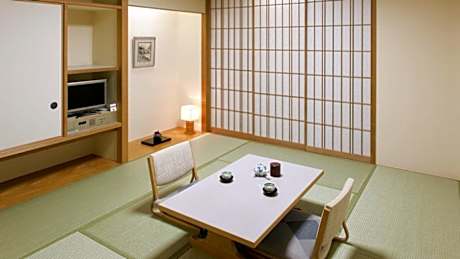 [Main building, 38 square meters] [Japanese room] [Smoking]