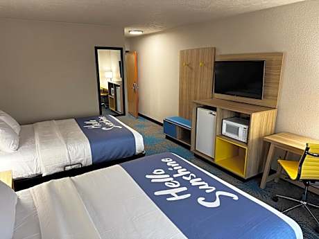 Queen Room with Two Queen Beds - Non-Smoking