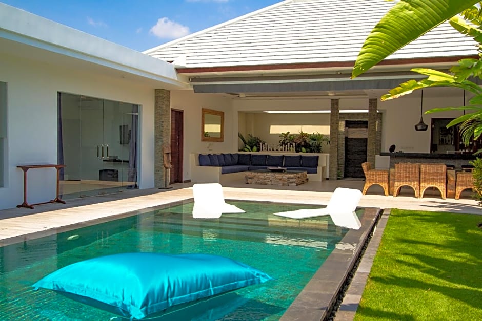 Villa Juna - Beautiful 3 Bedroom in Seminyak
