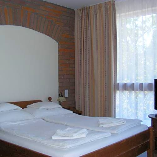 Viktor Bor- és Vendégház****